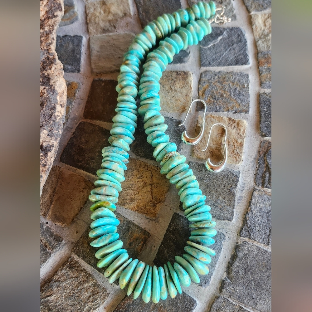Turquoise Beaded Necklace - Picture 4 of 16